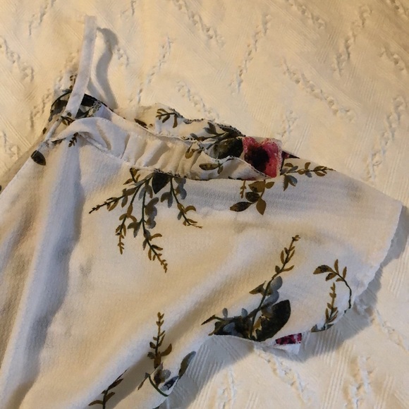 Floral Romper I think it’s a Medium. - Picture 3 of 3